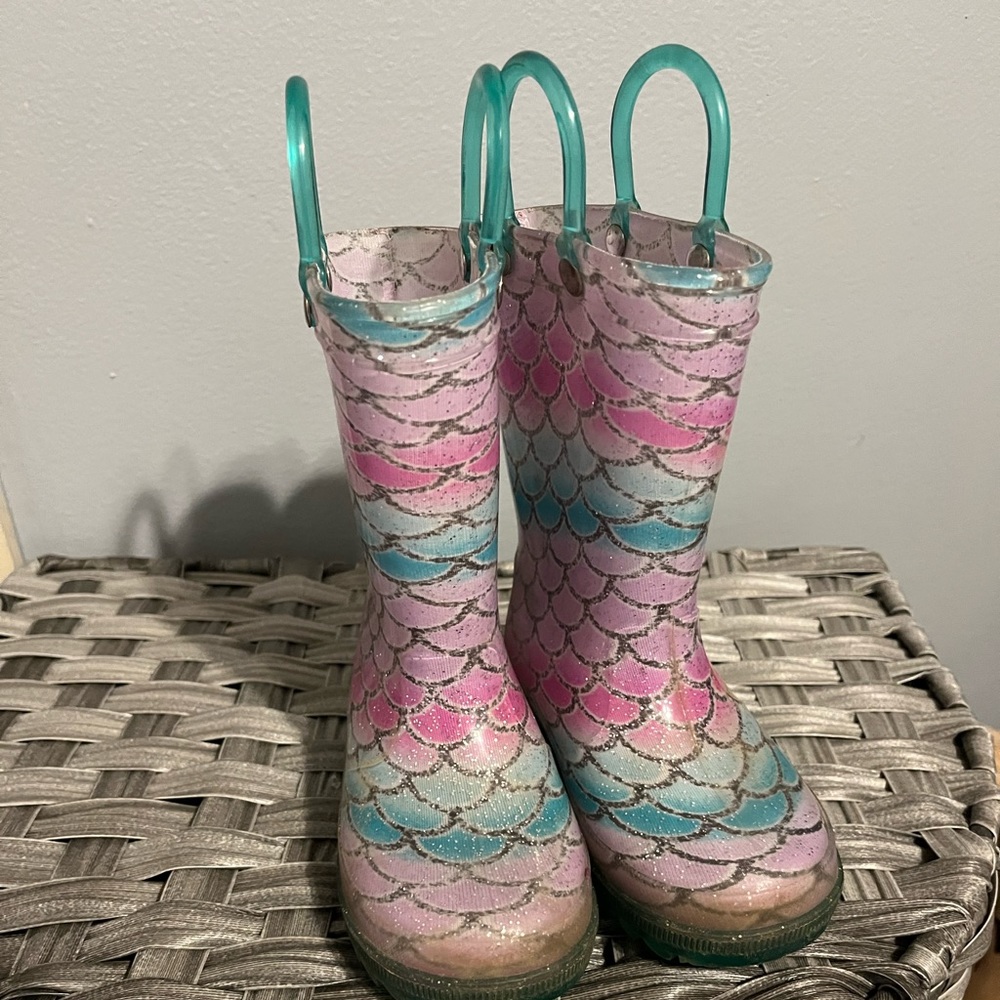 Toddler girl size 7 boots